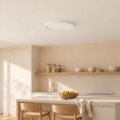 Кръгъл бял LED плафон Steinhauer Flady – интериорна снимка