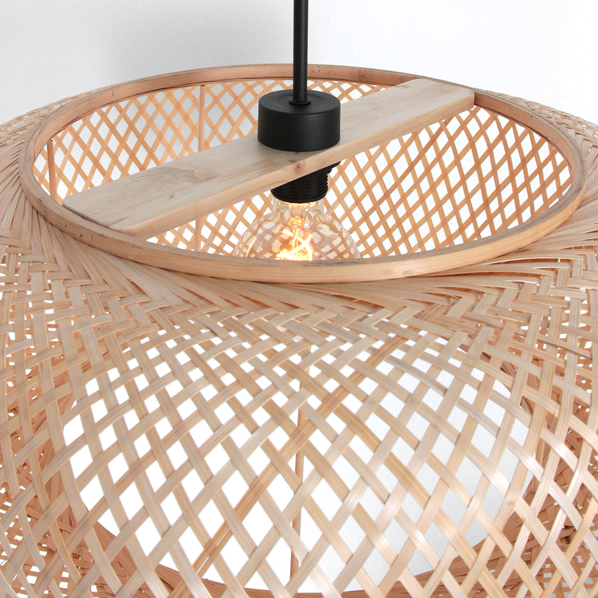 rotan-hanglamp-met-ovale-kap-anne-lighting-maze-variant-image12
