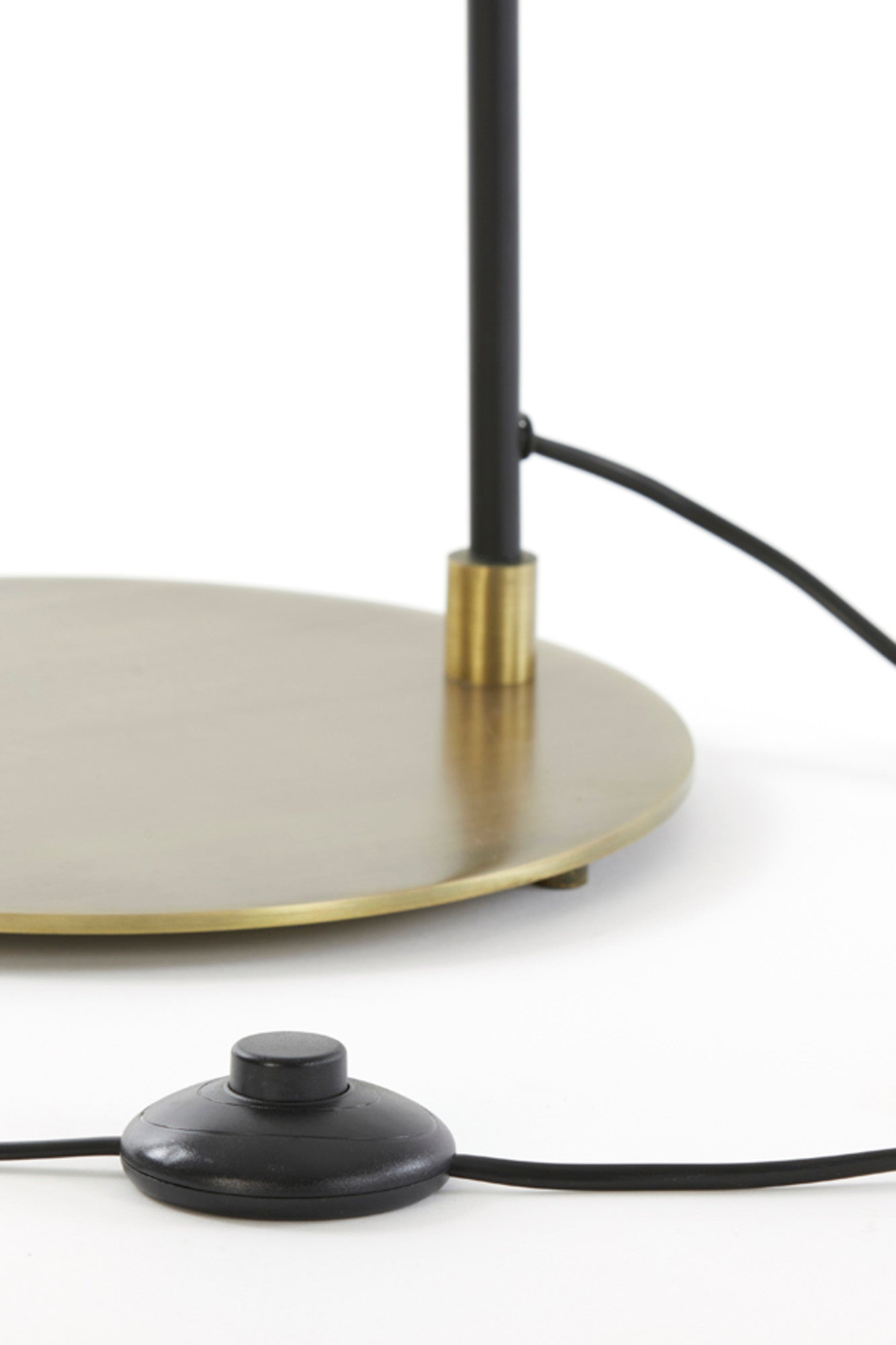 zwarte-vloerlamp-met-kegelkap-vintage-light-living-braja-variant-image6