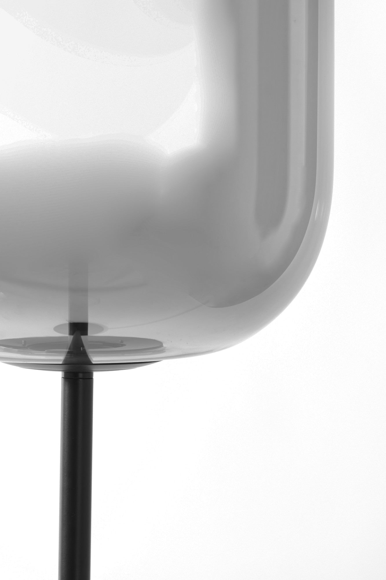 eenvoudige-vloerlamp-met-rookglazen-kap-light-living-julia-variant-image5
