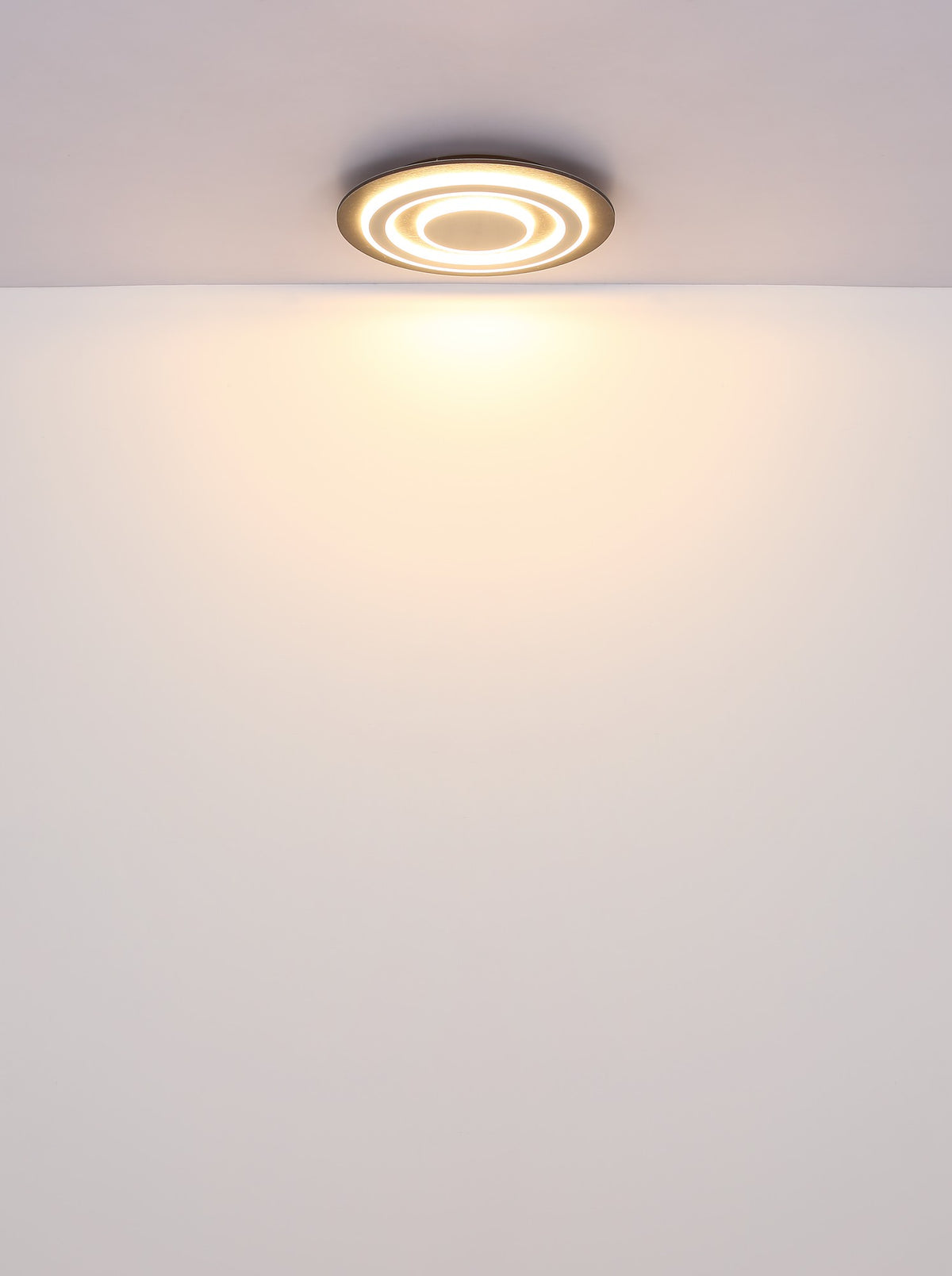 Keskmise suurusega must metallne LED laelamp – pilt 4