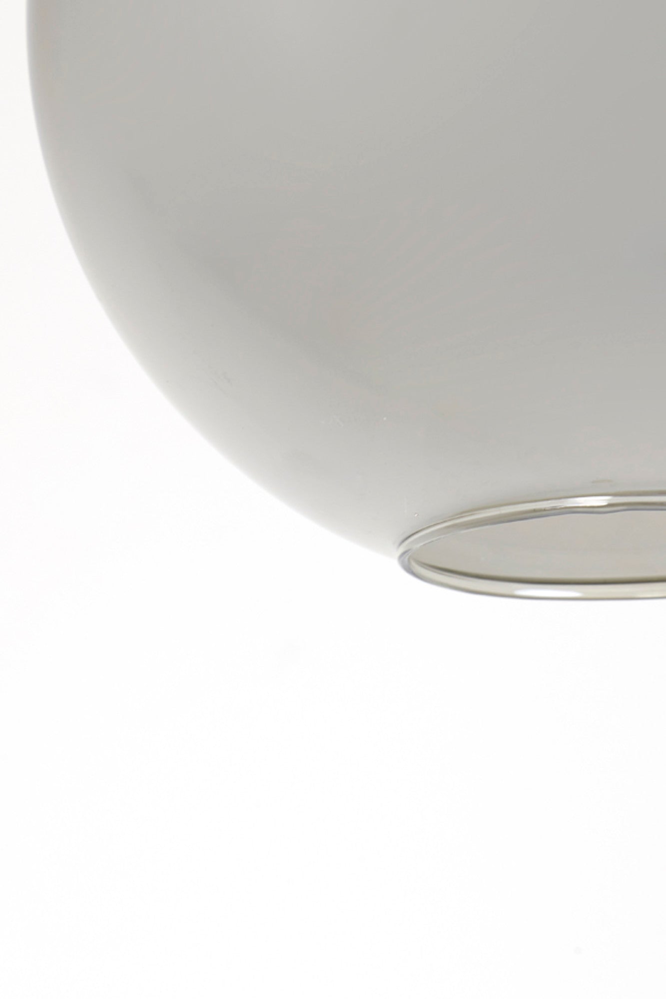 bolvormige-hanglamp-van-rookglas-light-living-subar-variant-image2