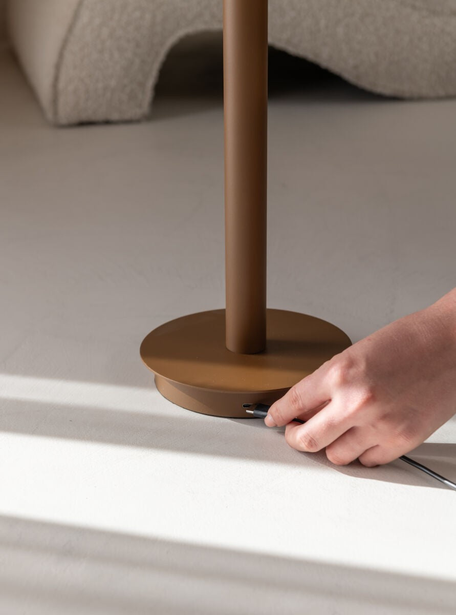 Lampada da terra in alluminio marrone elegante It's About RoMi Milan – immagine 8