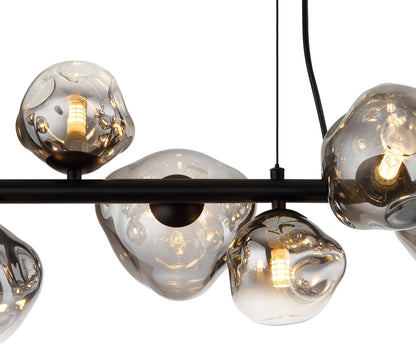 Zwarte metalen hanglamp met rookglazen bolkappen en horizontale staaf – afbeelding 3