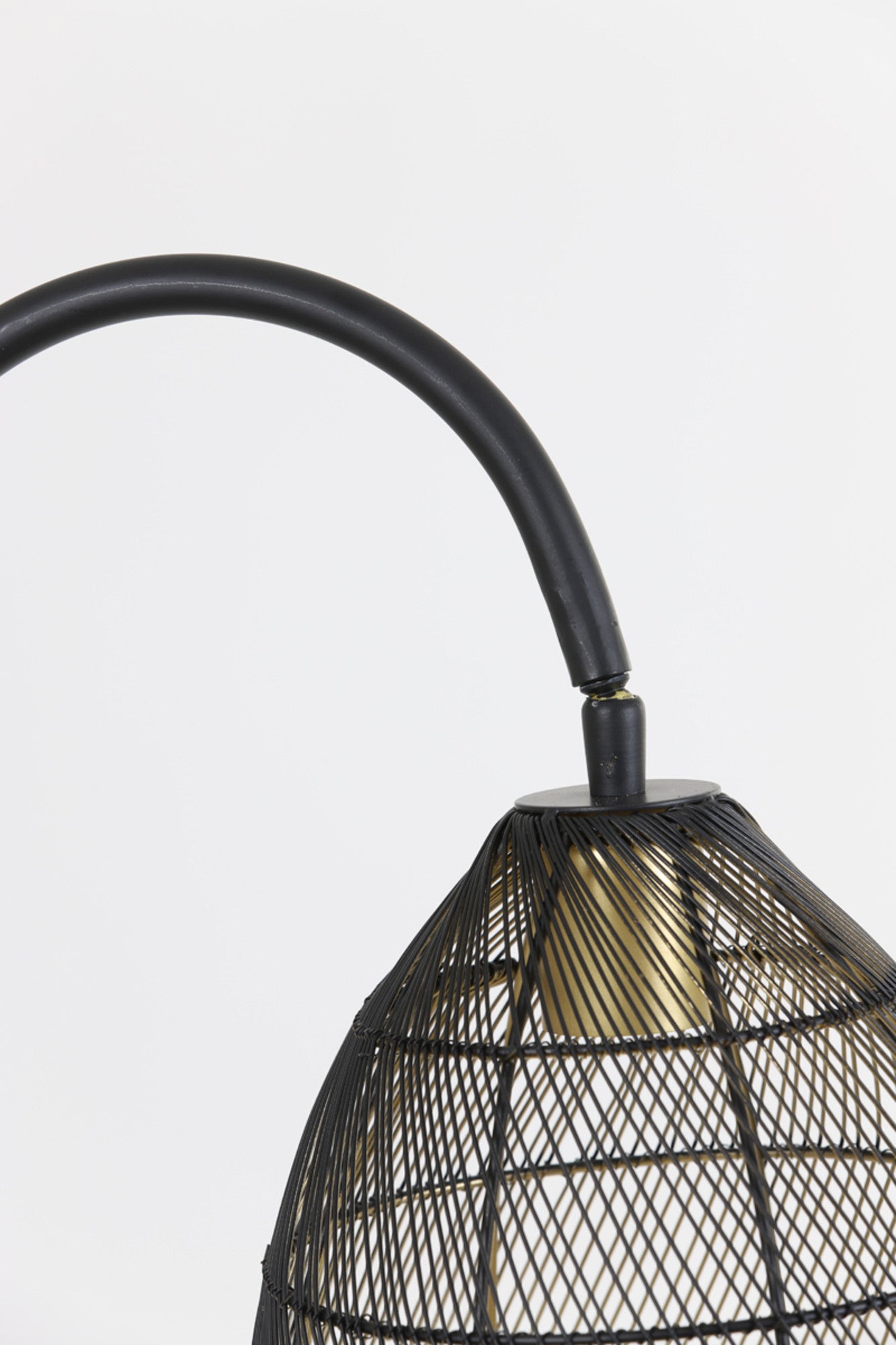 zwart-metalen-staande-lamp-met-draadkap-light-living-meya-variant-image6