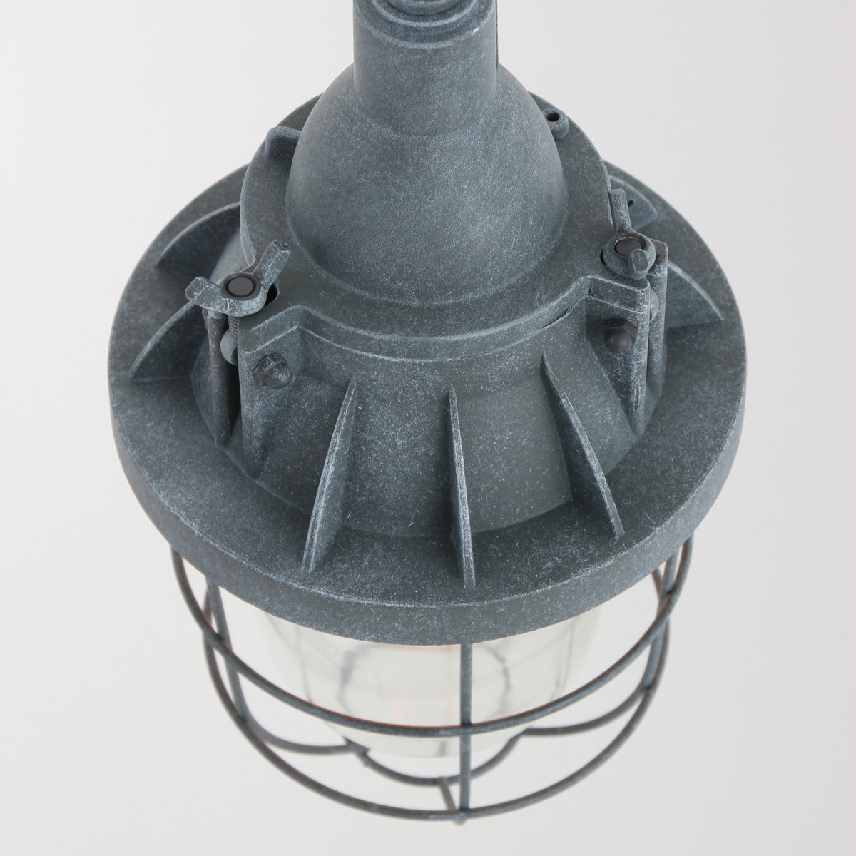 industriele-grijze-metalen-glazen-hanglamp-mexlite-ebbe-variant-image5