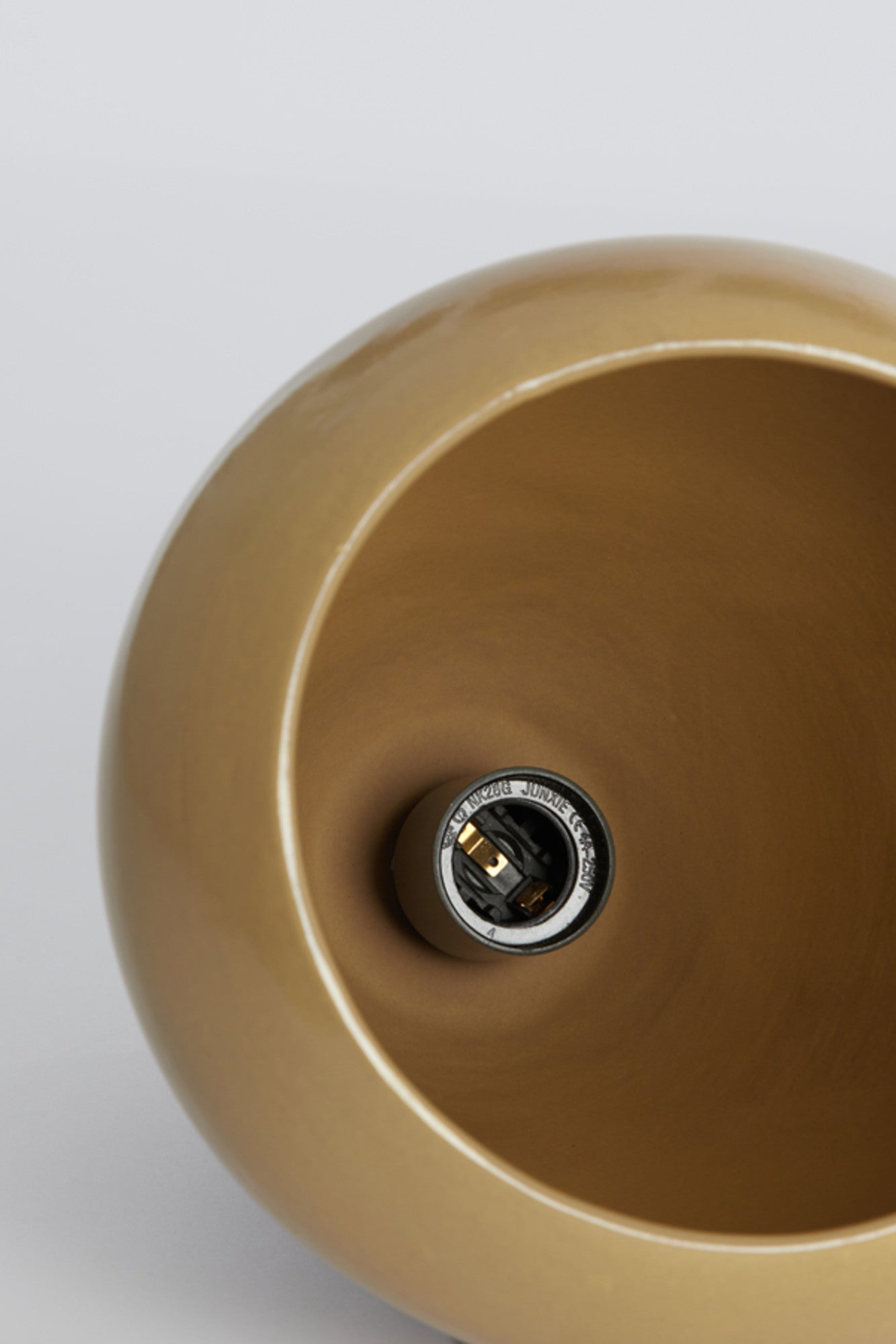 hanglamp-met-bruine-kleischakering-light-living-desi-variant-image7