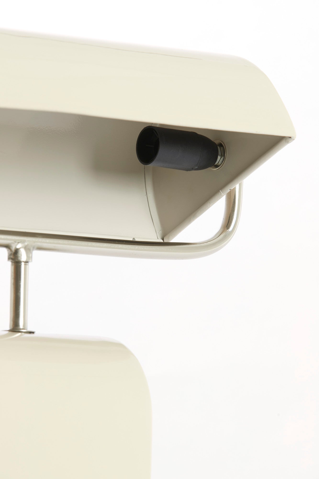 creme-tafellamp-met-satijn-nikkel-en-retro-twist-light-living-cardona-variant-image5