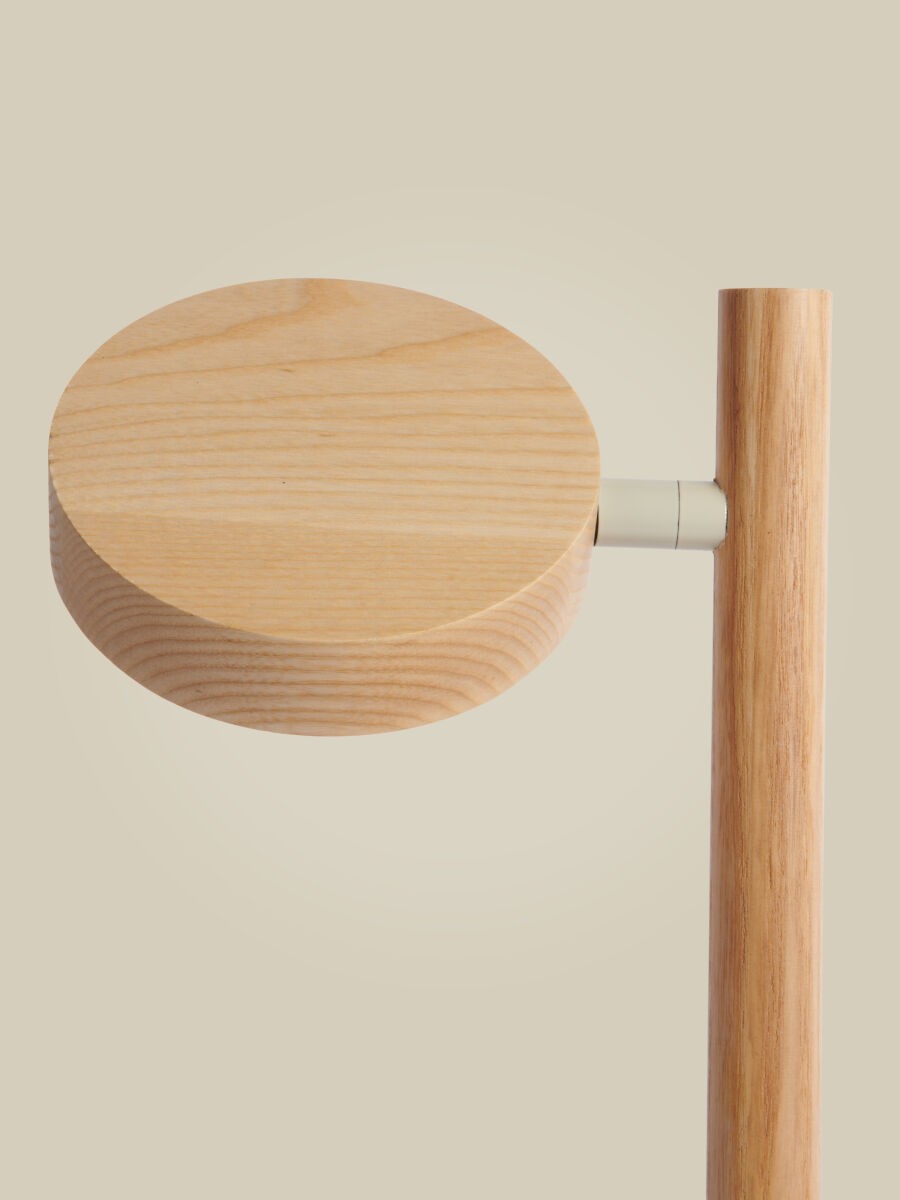 Lampada da tavolo in legno di frassino naturale caratterizzata GOOD&MOJO Okinawa – immagine 2