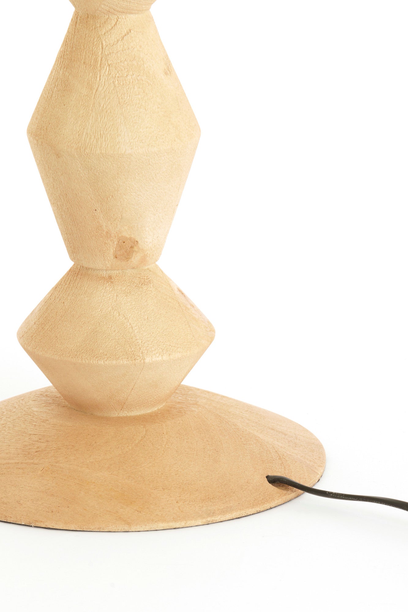 charmante-vloerlamp-in-naturel-hout-met-scandinavische-look-light-living-edie-variant-image6