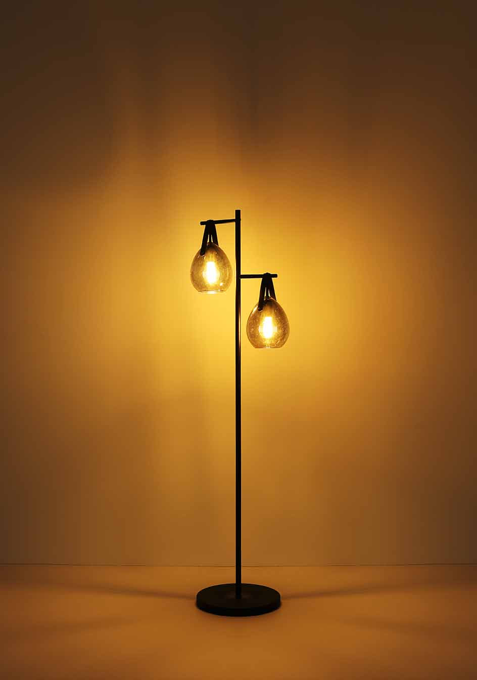 metalen-glazen-zwarte-landelijk-hanglamp-globo-diethild-variant-image4