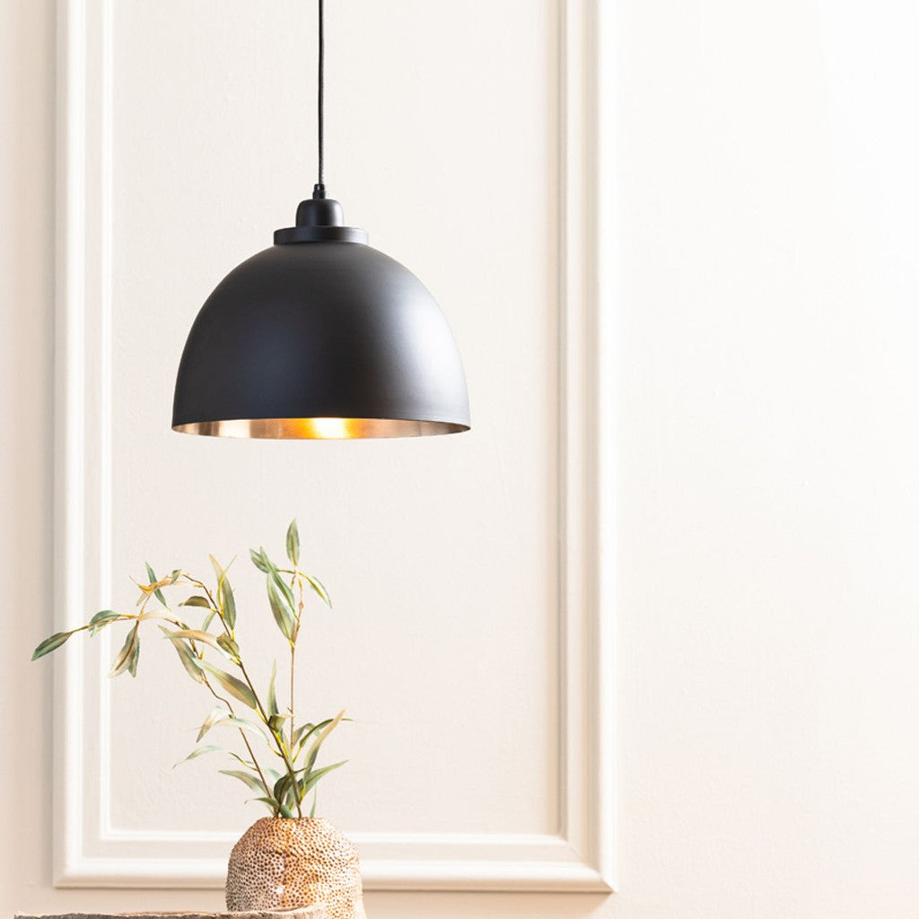 moderne-zwarte-ronde-hanglamp-light-living-kylie-ai-sfeer_image
