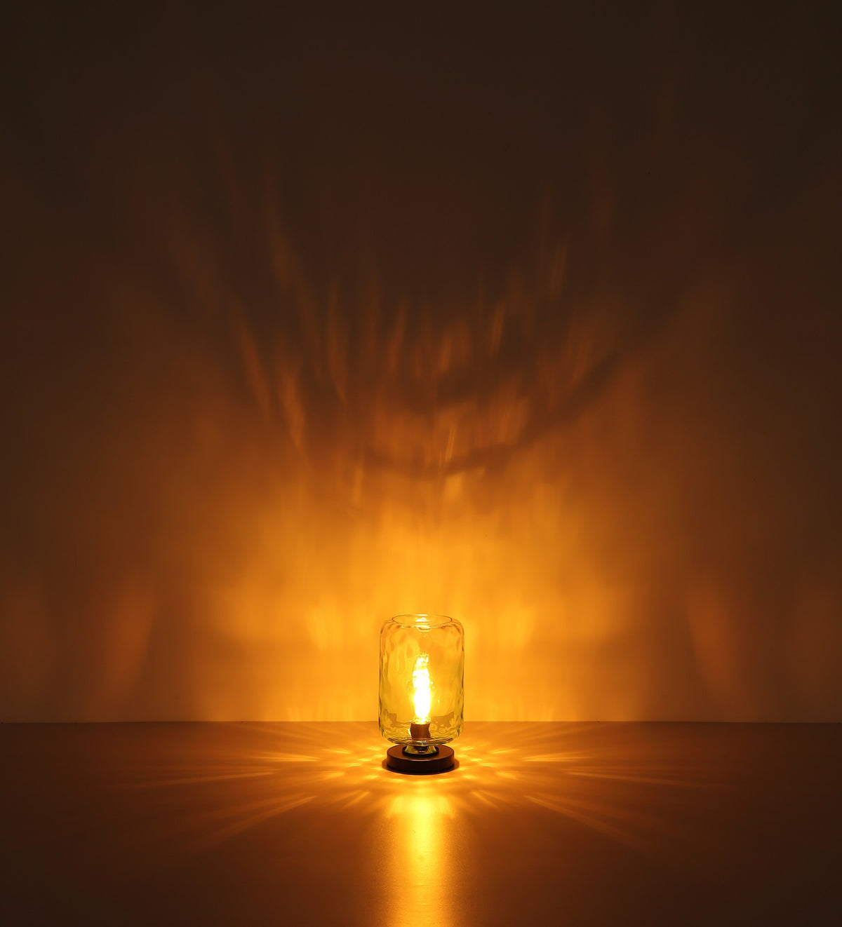 Lampada da tavolo nera caratteristica – immagine 4