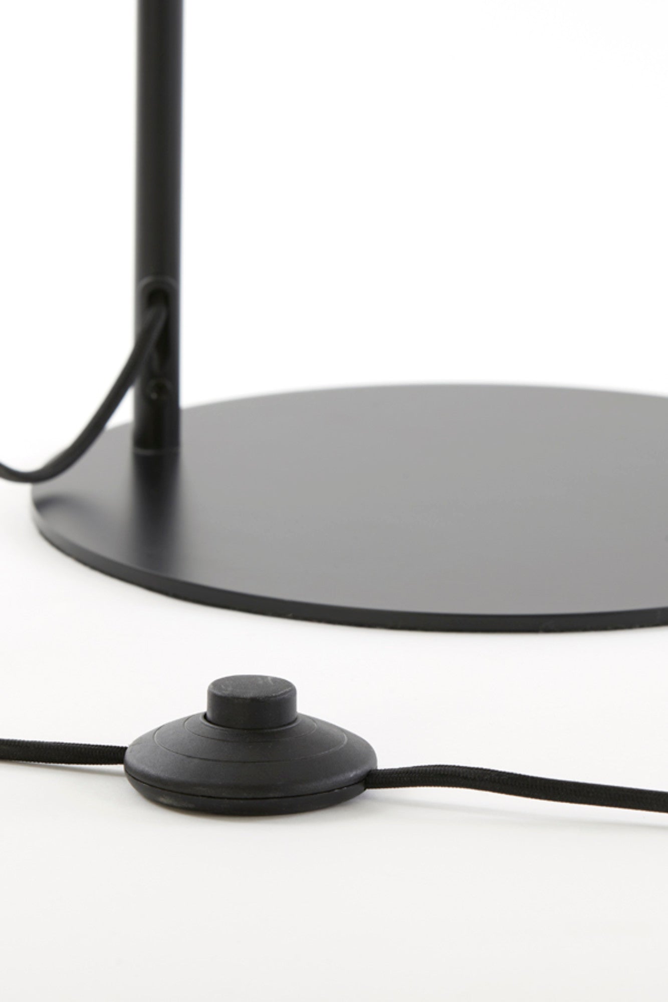staande-lamp-met-rookgrijze-glasbol-light-living-subar-variant-image7