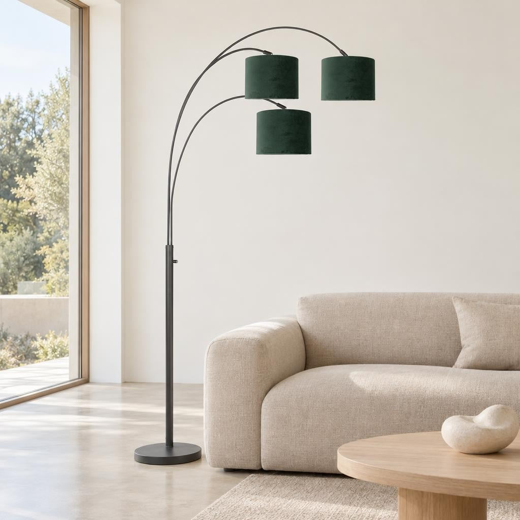 zwarte-booglamp-met-groene-kappen-steinhauer-sparkled-light-ai-sfeer_image