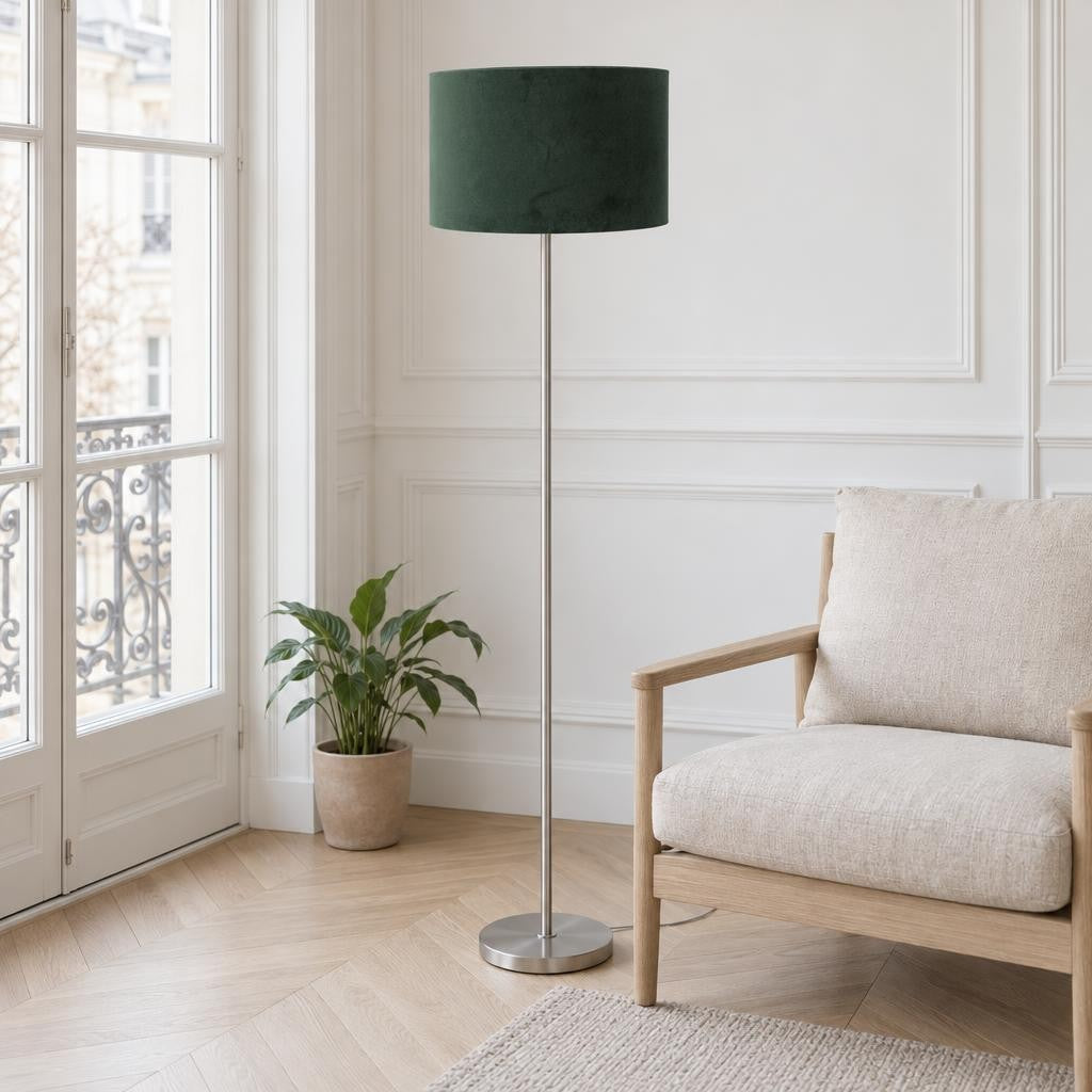 Lampa podłogowa Mexlite Noor z zielonym kloszem – zdjęcie aranżacyjne
