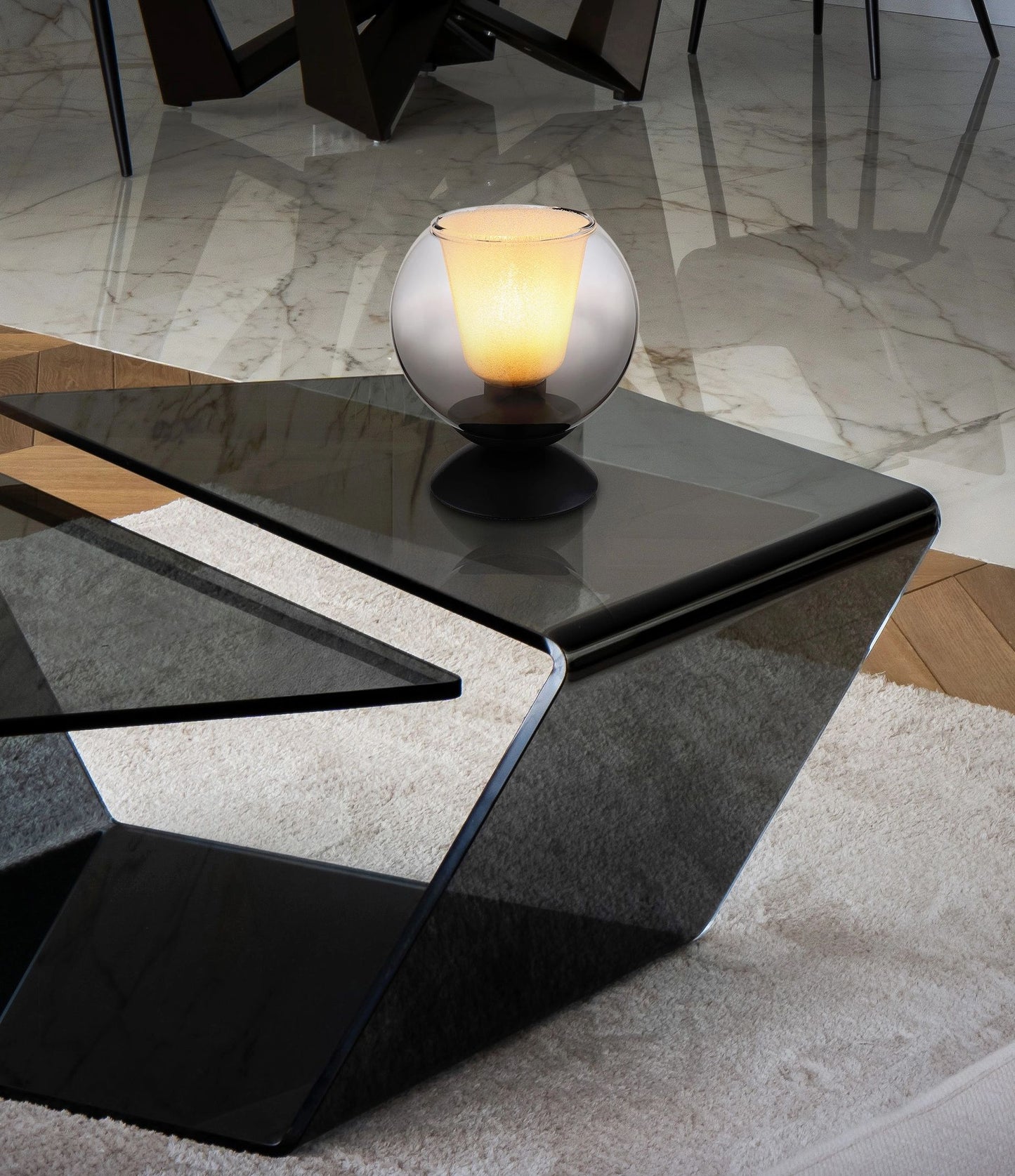 moderne-tafellamp-met-glazen-bol-en-kristallen-barry-variant-image3