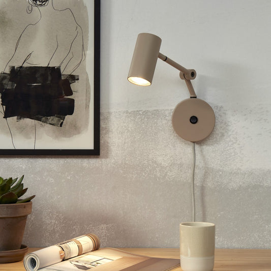 wandlamp-grijs-retro-metaal-its-about-romi-montreux-ai-sfeer_image