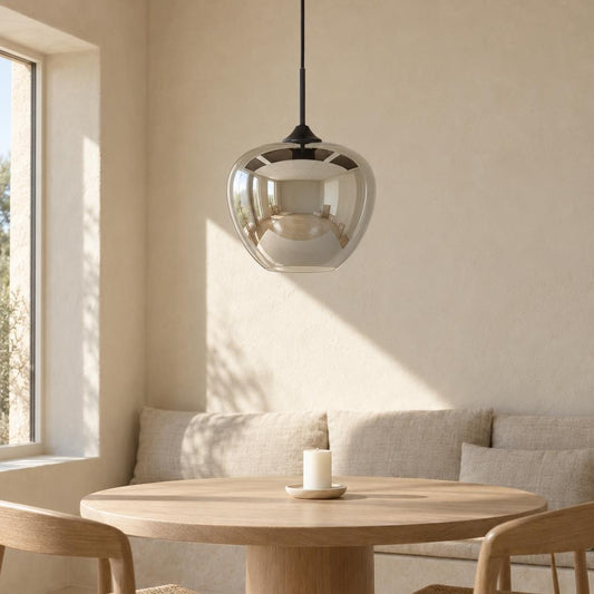 Lampada a sospensione nera in vetro Light & Living Mayson – foto d'ambiente
