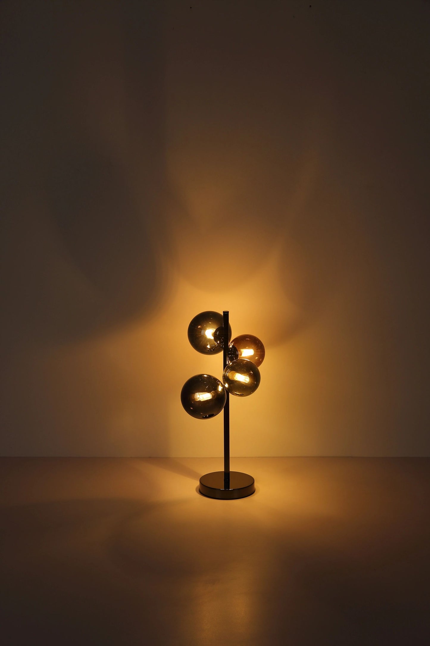 design-tafellamp-met-glazen-bollen-riha-variant-image3