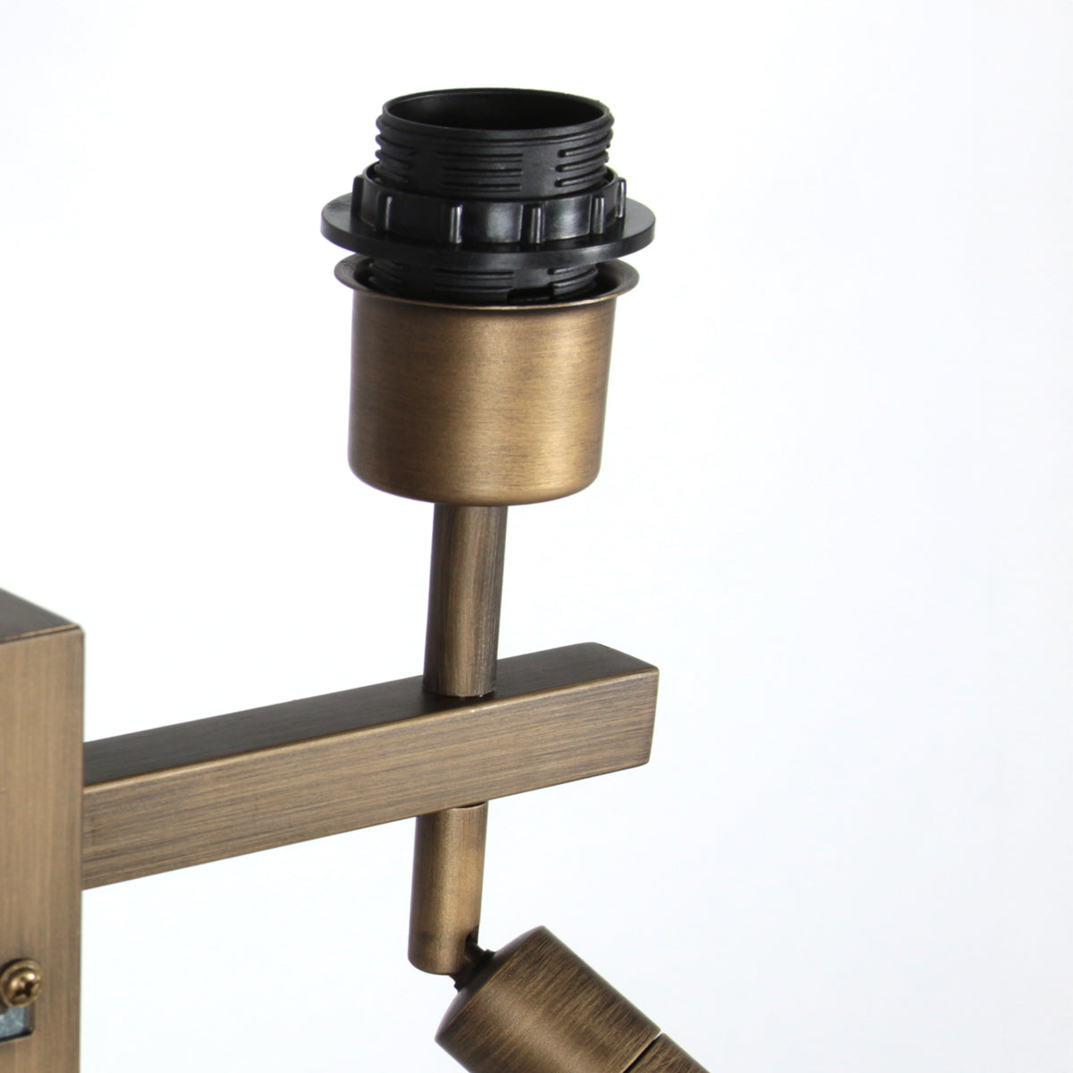 bronzen-wandlamp-met-zwart-linnen-en-gouden-binnenkant-steinhauer-stang-variant-image10