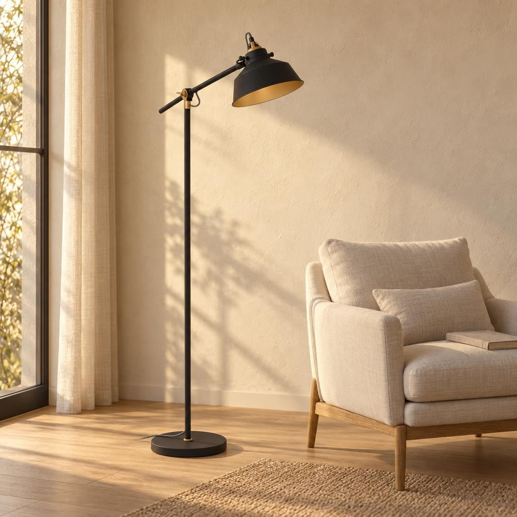 Czarno-złota lampa podłogowa Mexlite Nove – zdjęcie aranżacyjne