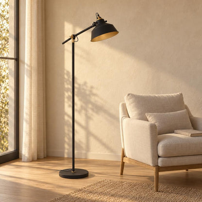 Czarno-złota lampa podłogowa Mexlite Nove – zdjęcie aranżacyjne