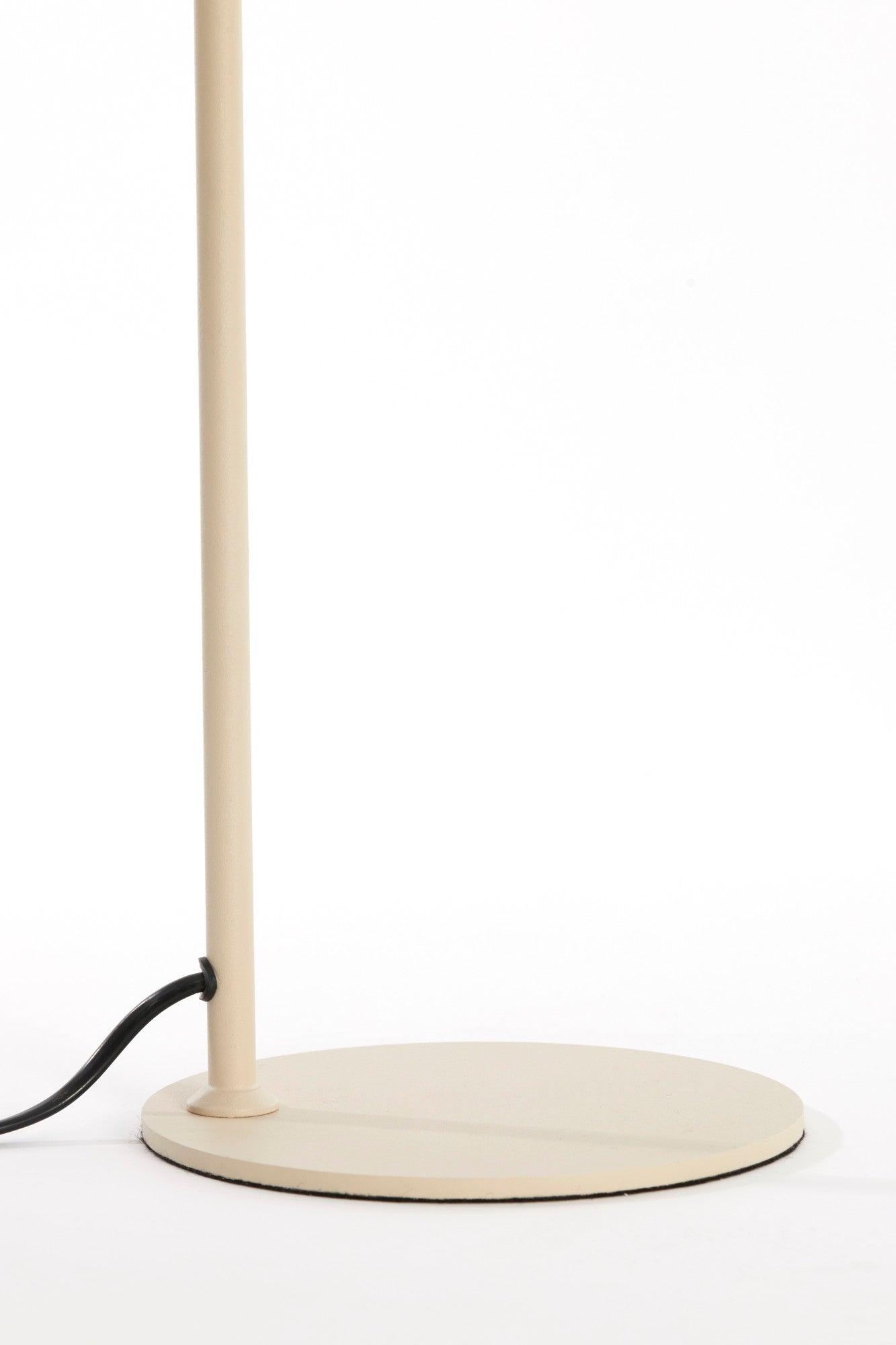 beige-tafellamp-moderne-stijl-light-living-salomo-variant-image6