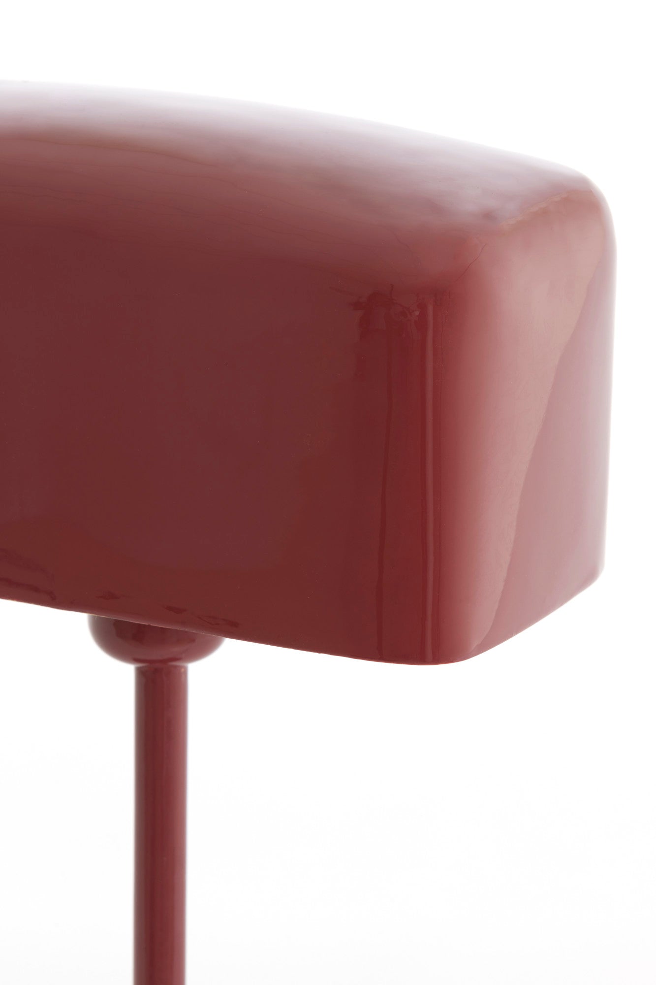 bordeaux-tafellamp-glanzend-als-sfeervolle-blikvanger-light-living-elenie-variant-image2