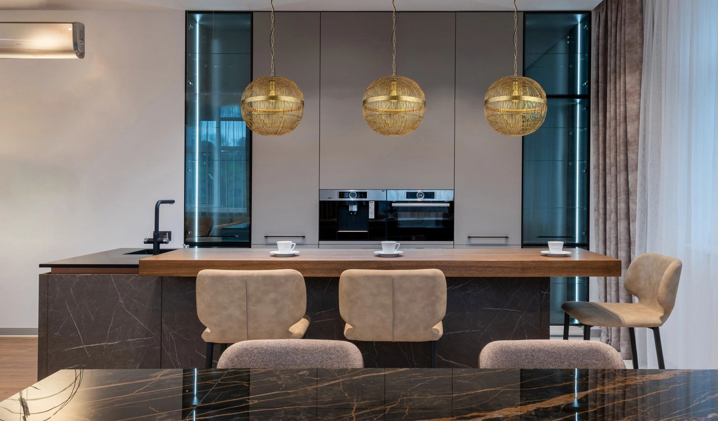 stijlvolle-hanglamp-in-oude-bronzen-afwerking-hermi-ii-variant-image7