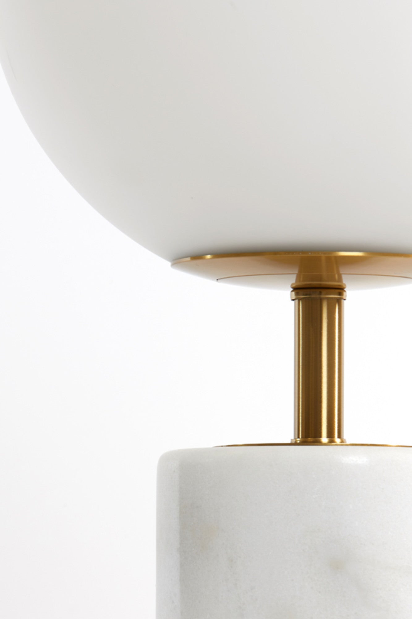 klassieke-wit-met-gouden-tafellamp-light-living-medina-variant-image6