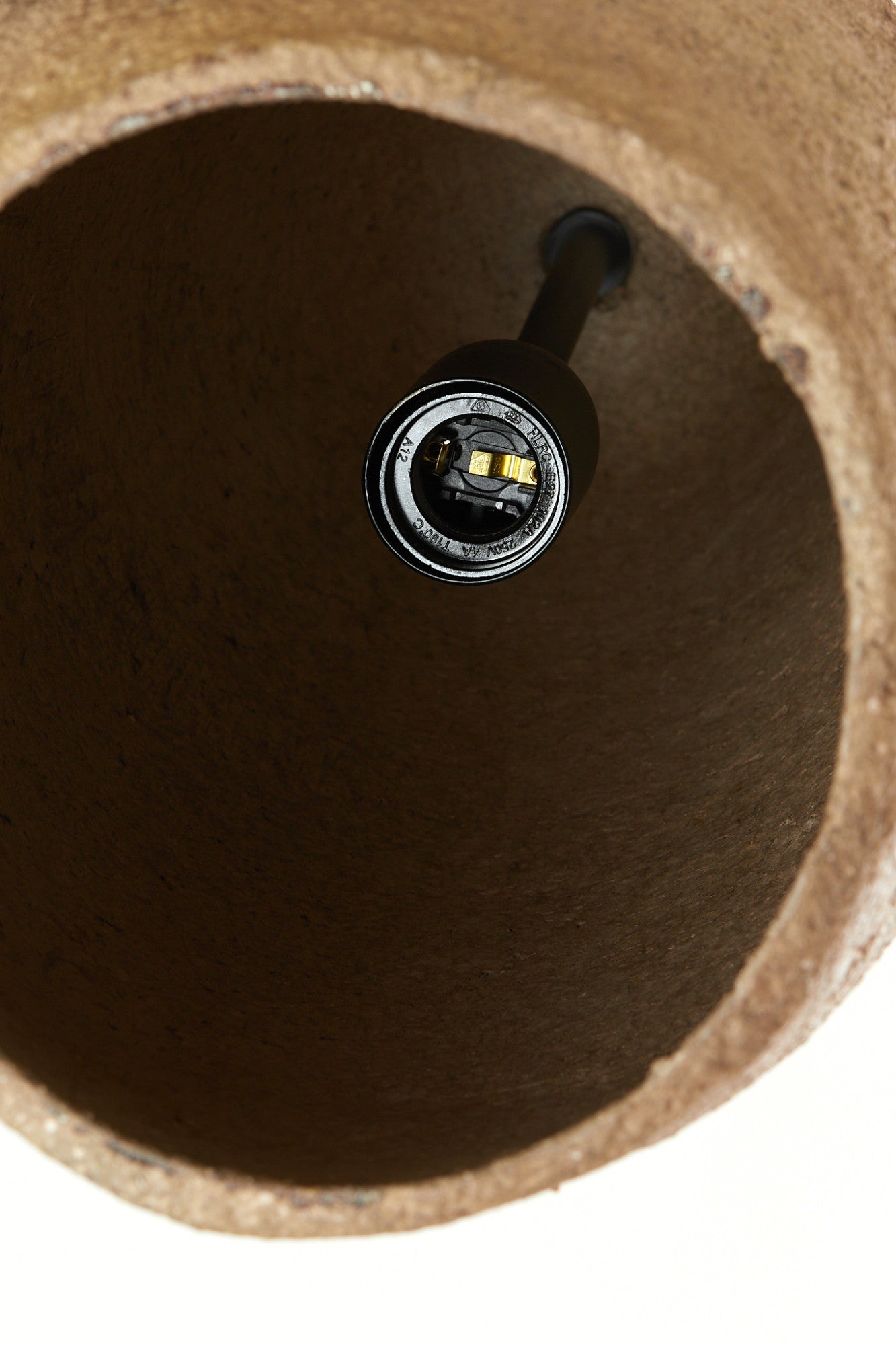 bruine-hanglamp-met-zachte-uitstraling-light-living-divala-variant-image7