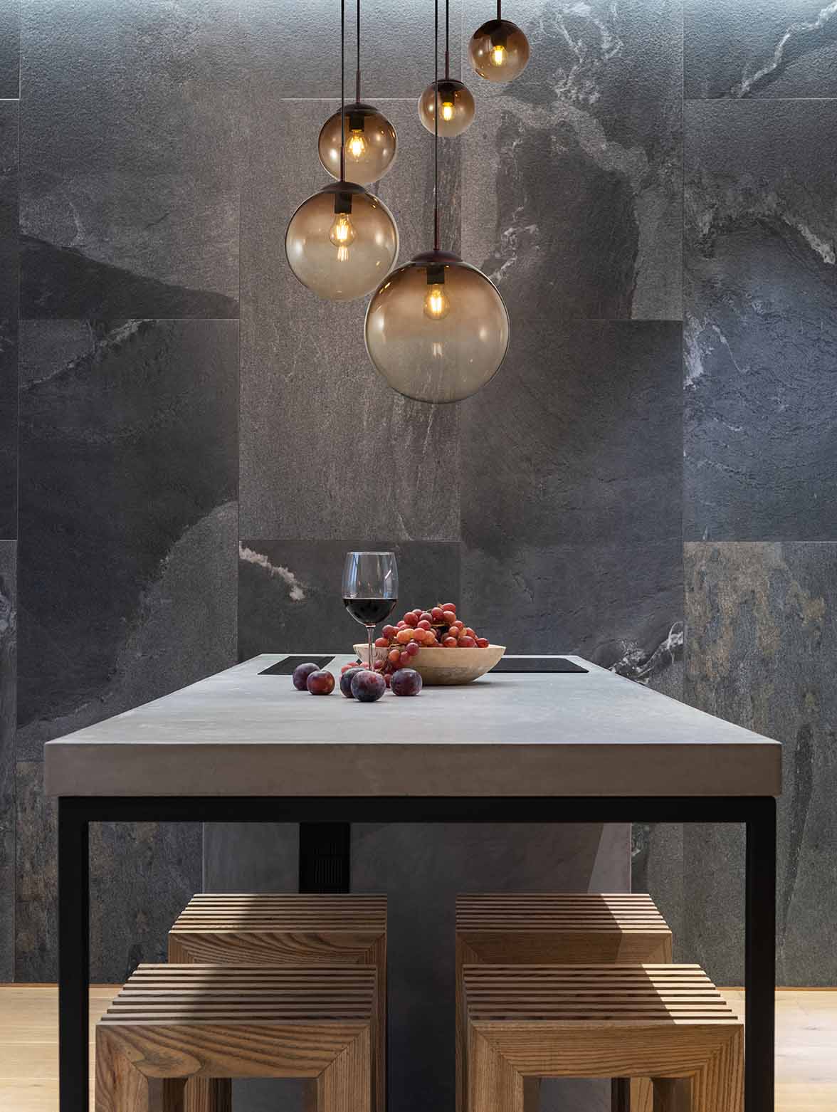 moderne-bruine-bollen-hanglamp-globo-varus-variant-image3