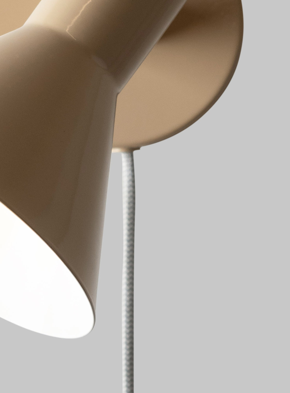 Luminária de parede metálica bege atemporal It's About RoMi Stavanger – desenho com dimensões
