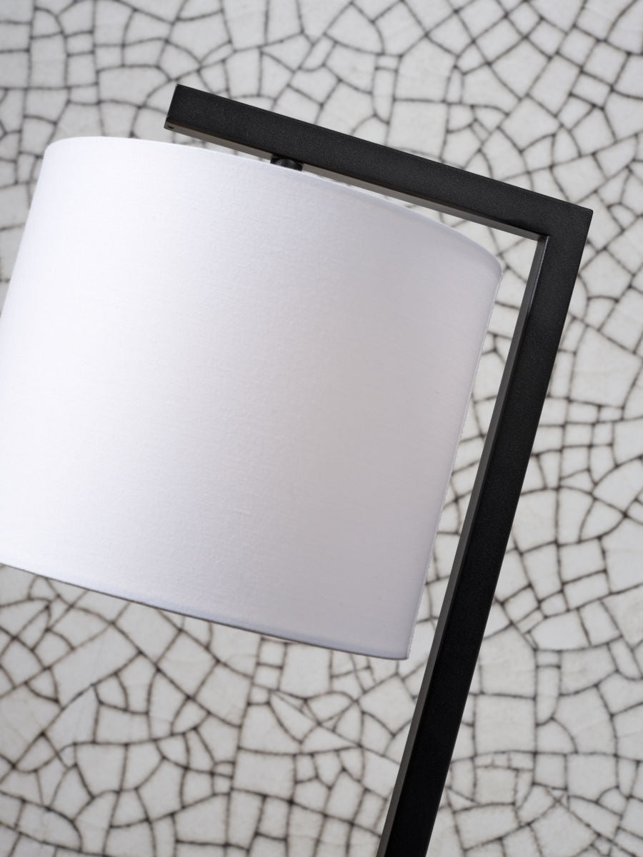 lichtgrijze-cirkelkap-tafellamp-metaal-linnen-its-about-romi-boston-variant-image5