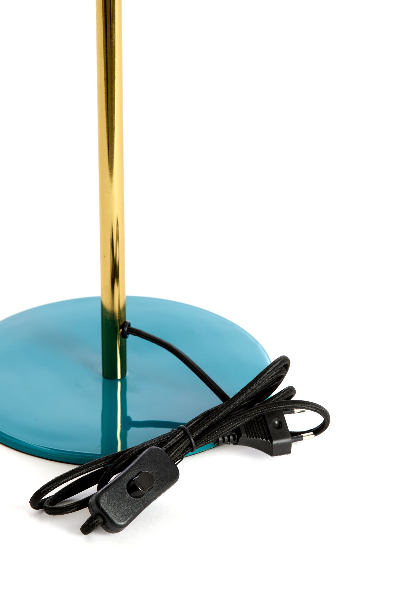 turquoise-bureaulamp-met-gouden-staaf-light-living-surin-variant-image5