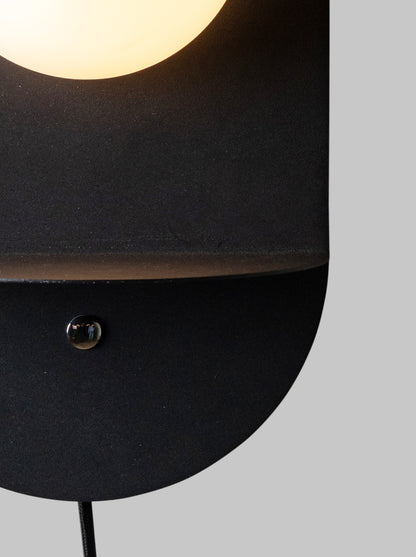 Zwarte metalen wandlamp met glazen bol It's About RoMi Tokyo – afbeelding 6