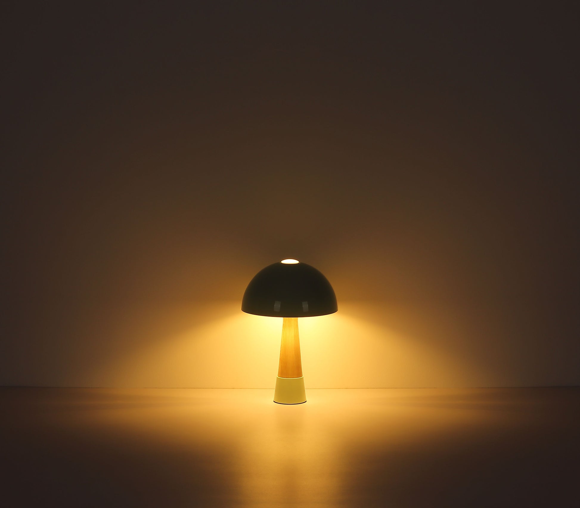 paddenstoelen-tafellamp-grijs-metaal-houtlook-paulin-variant-image4