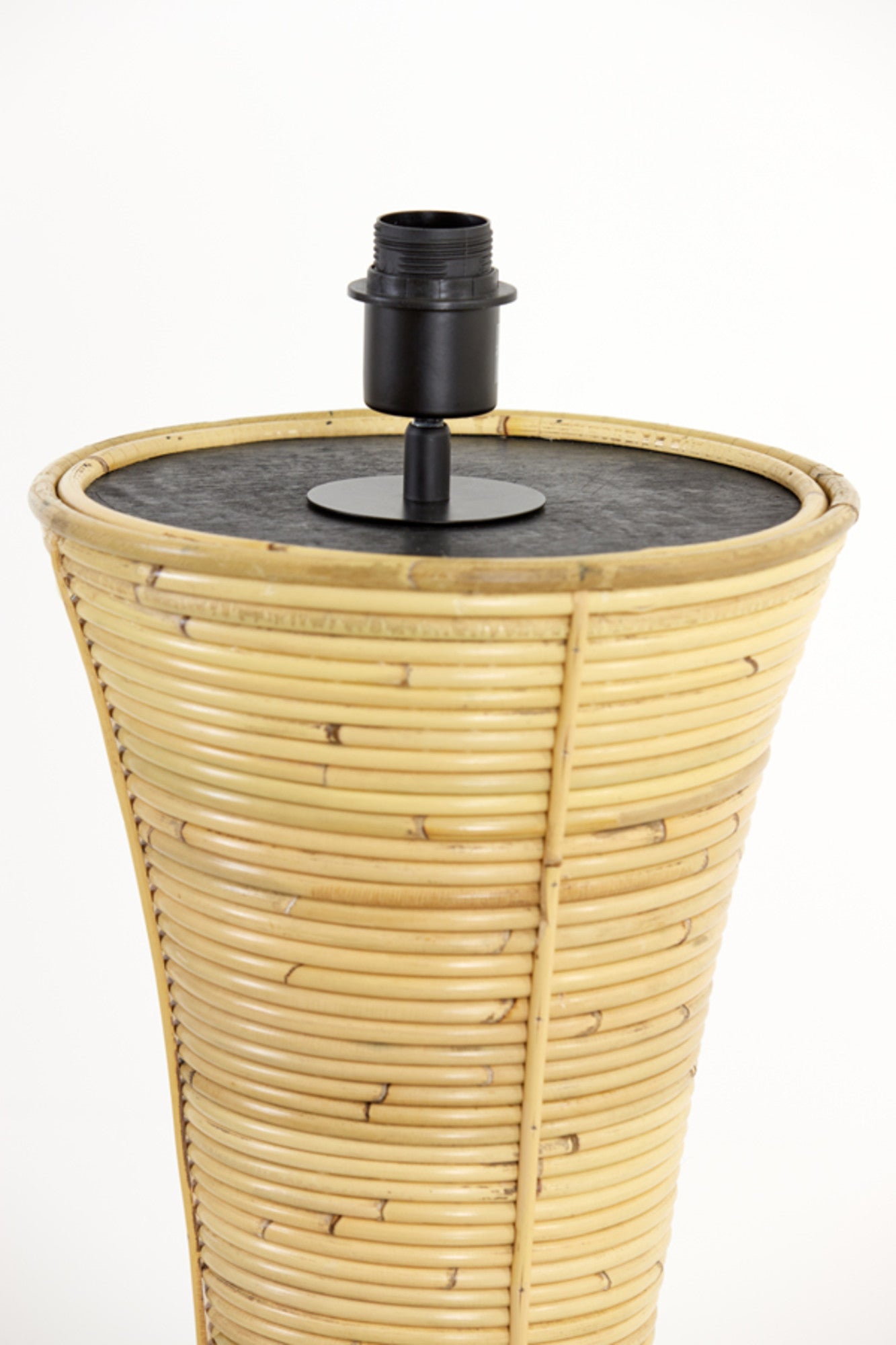 rotan-vaasvormige-vloerlamp-naturel-light-living-bupak-variant-image2