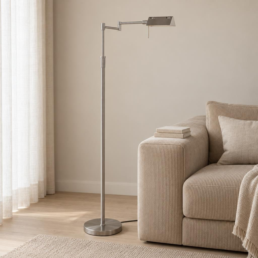Stojací lampa Mexlite Karl z oceli s LED – fotografie v interiéru