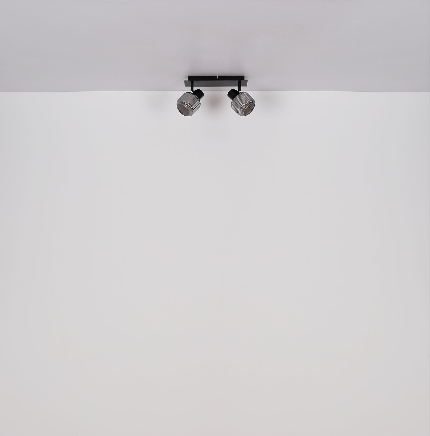 elegante-hanglamp-met-rookglazen-kappen-tom-variant-image5