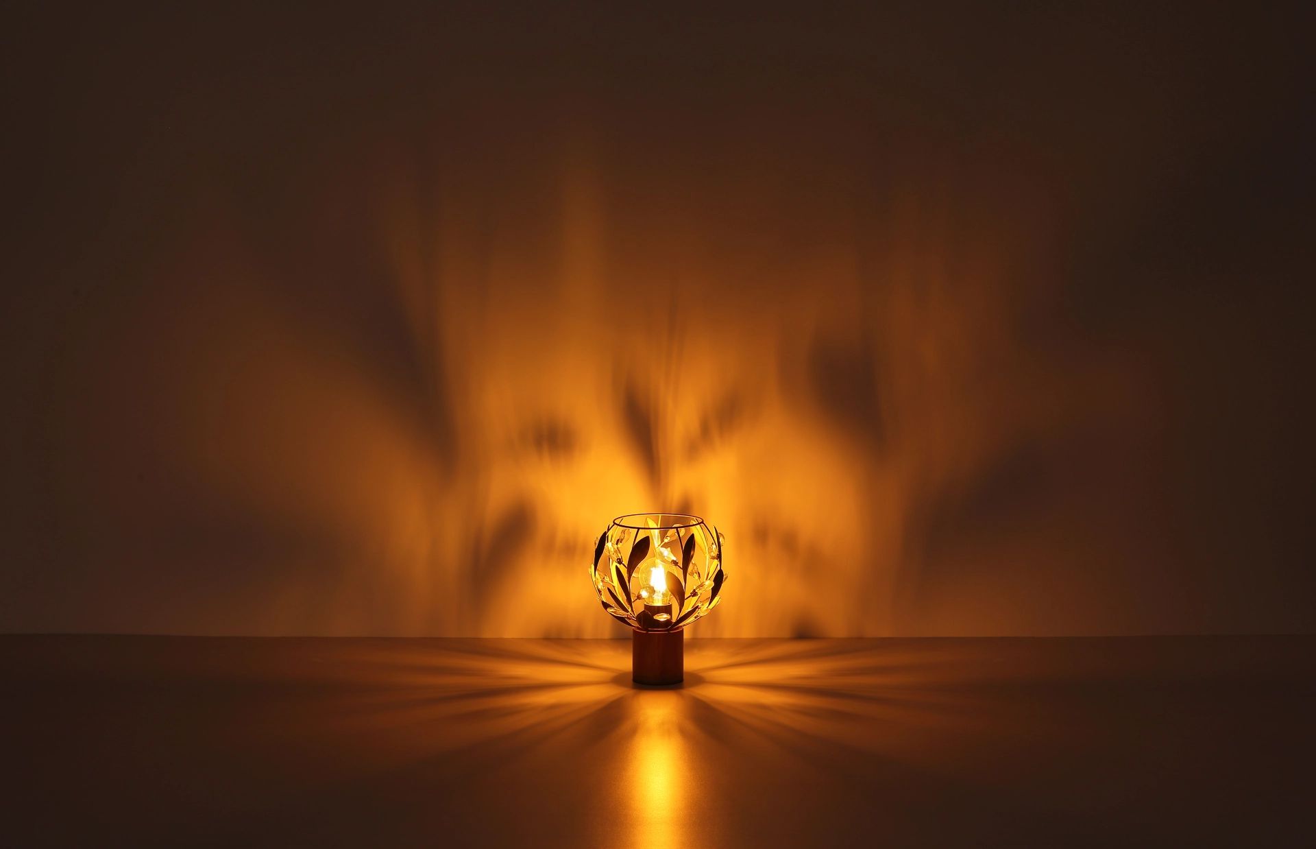 elegante-tafellamp-met-kristallen-en-hout-mika-variant-image3