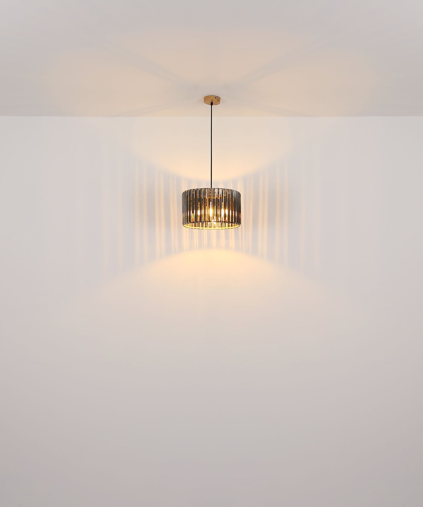 plafondlamp-in-houtlook-met-kristallen-run-variant-image4