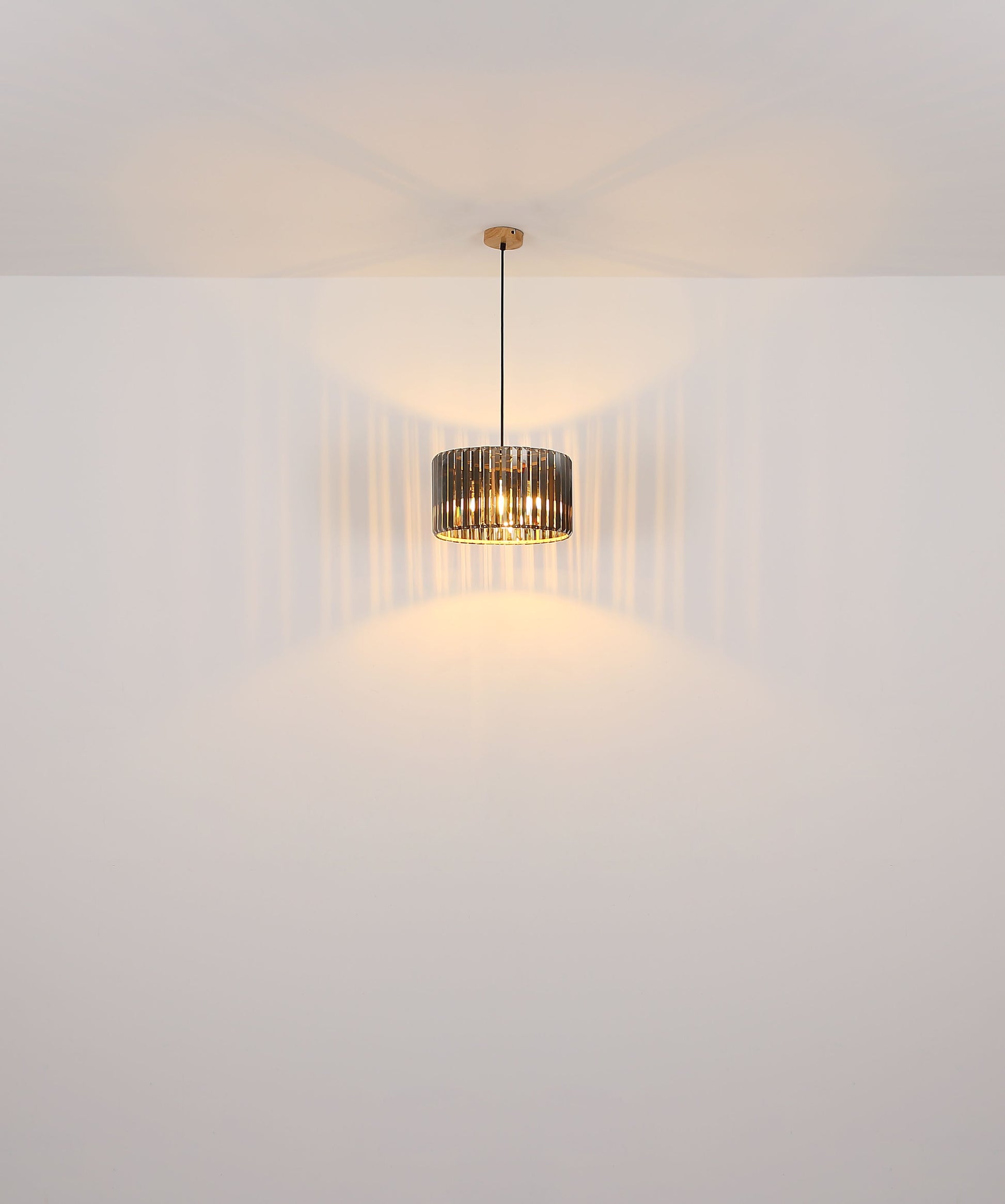 plafondlamp-in-houtlook-met-kristallen-run-variant-image4