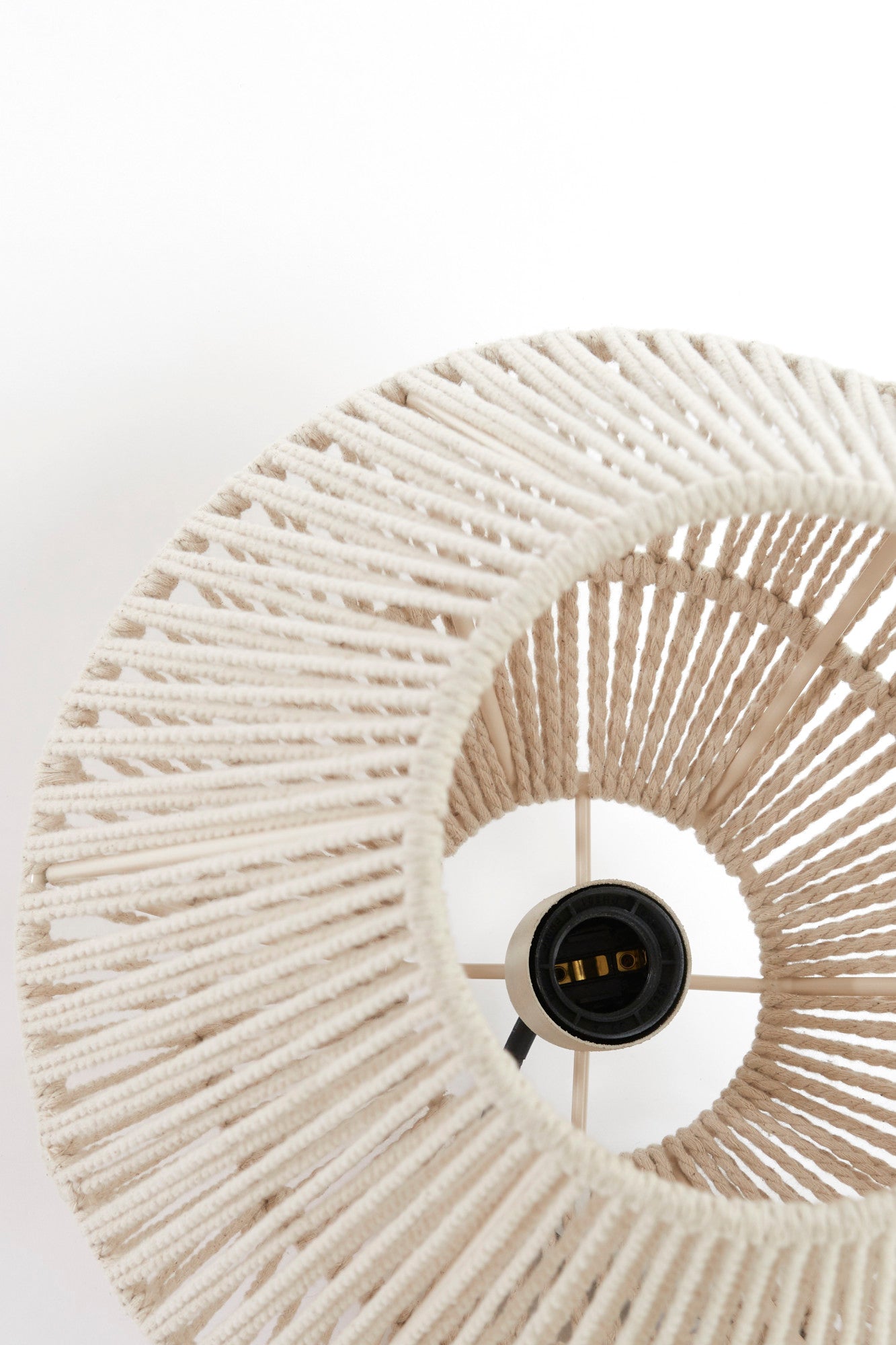 beige-stoffen-hanglamp-sfeervol-light-living-deya-variant-image6