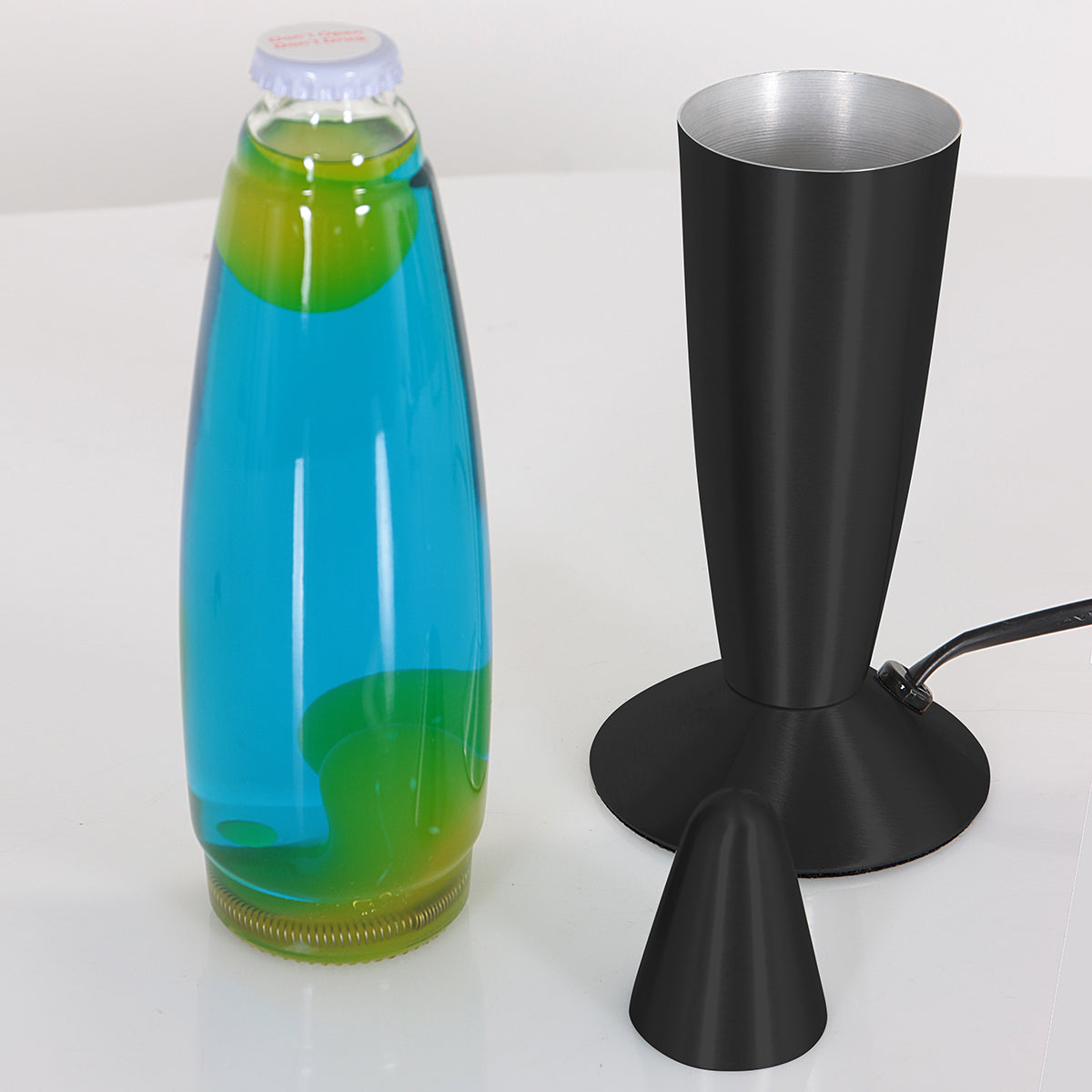 zwarte-lavalamp-met-gele-lava-mexlite-volcan-variant-image6