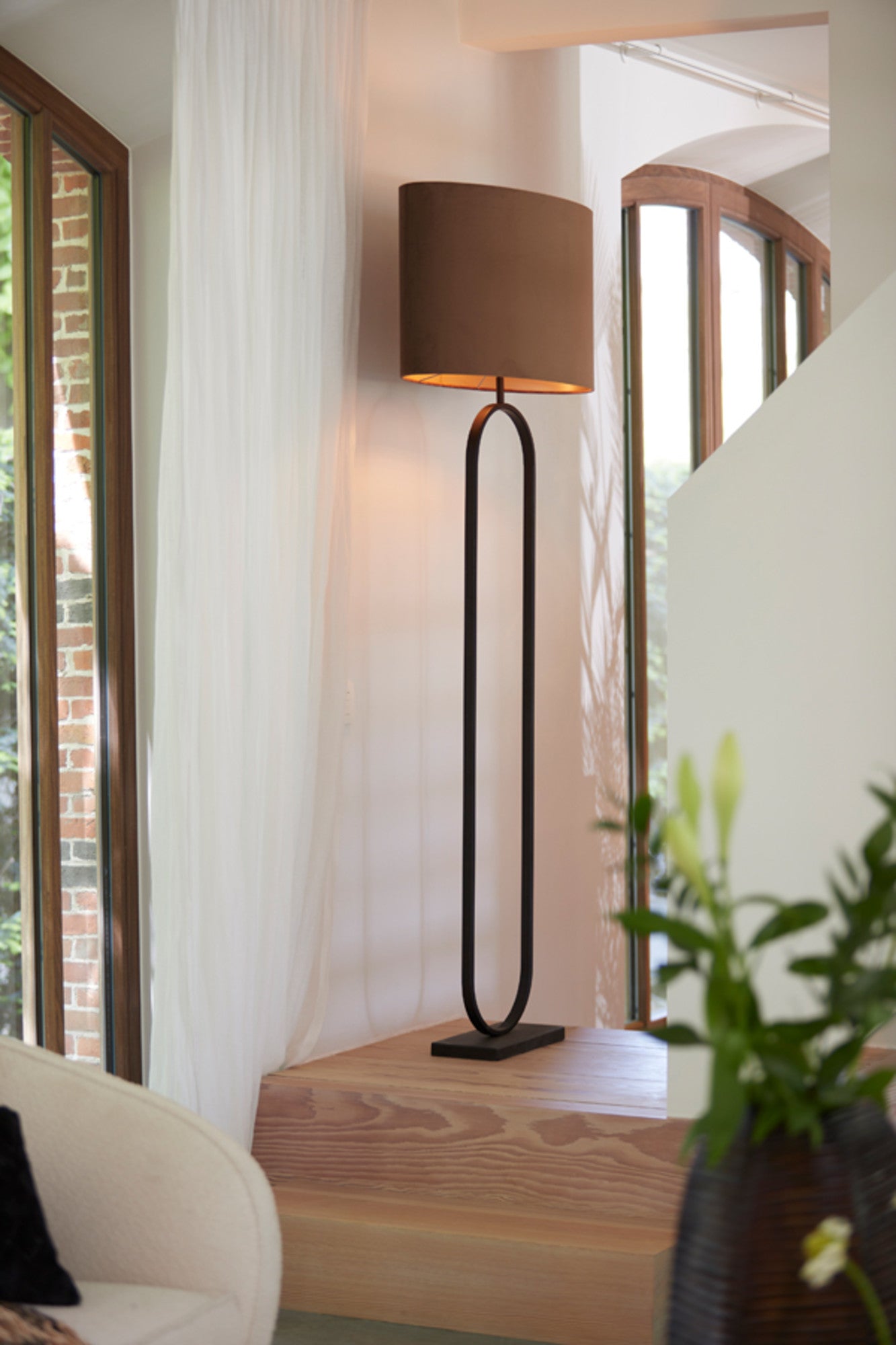 industriele-zwarte-ovale-vloerlamp-light-living-jamiri-variant-image5