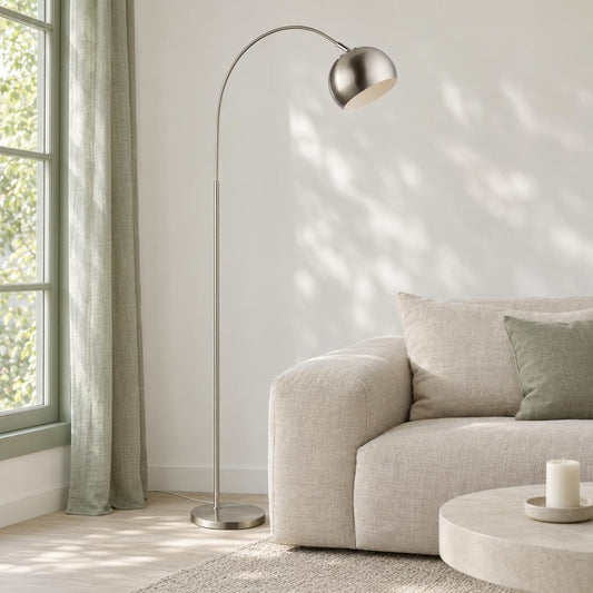 Klasická chrómová oblúková podlahová lampa Globo Benno – fotografia v interiéri