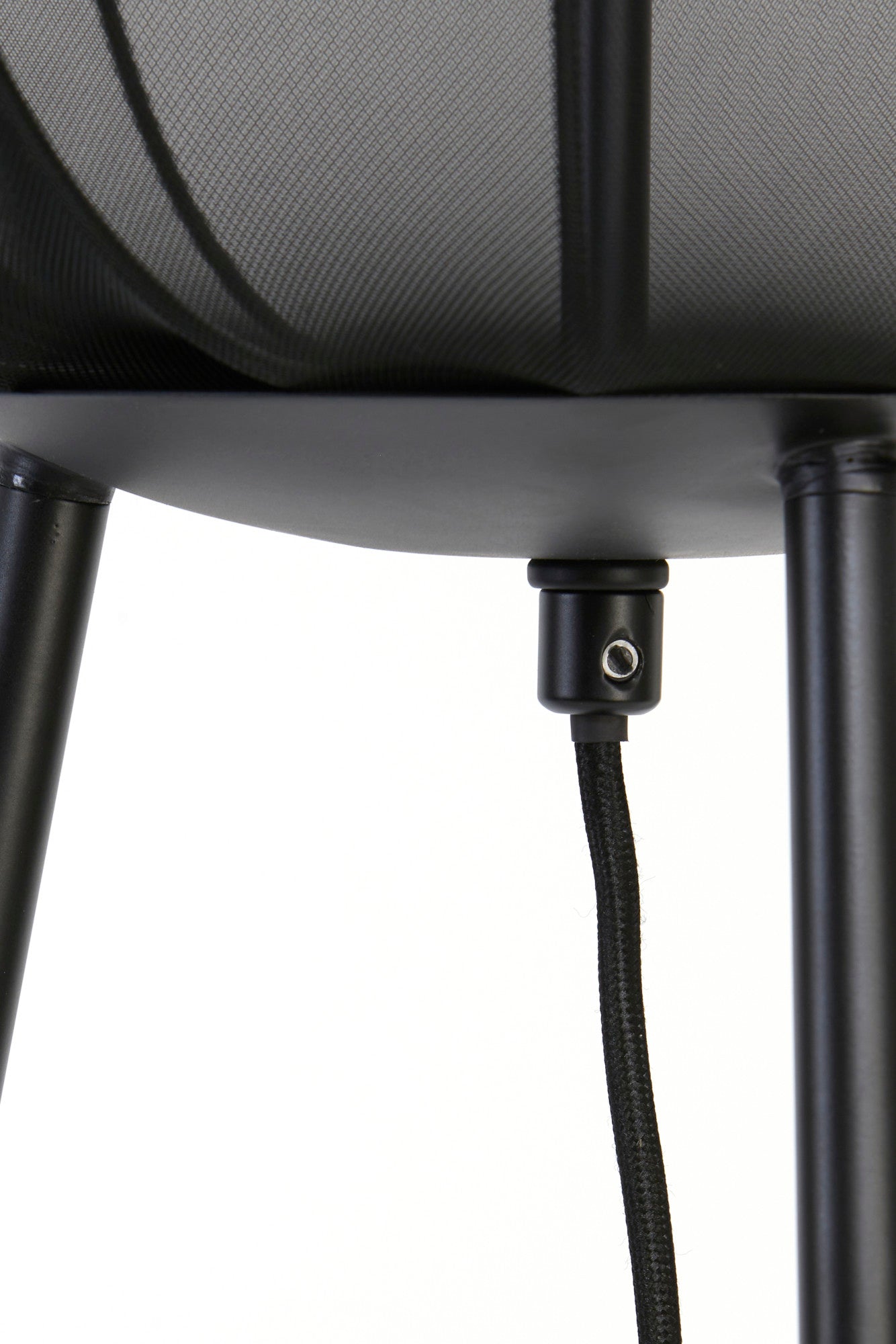 driepotige-vloerlamp-zwart-light-living-plumeria-variant-image7