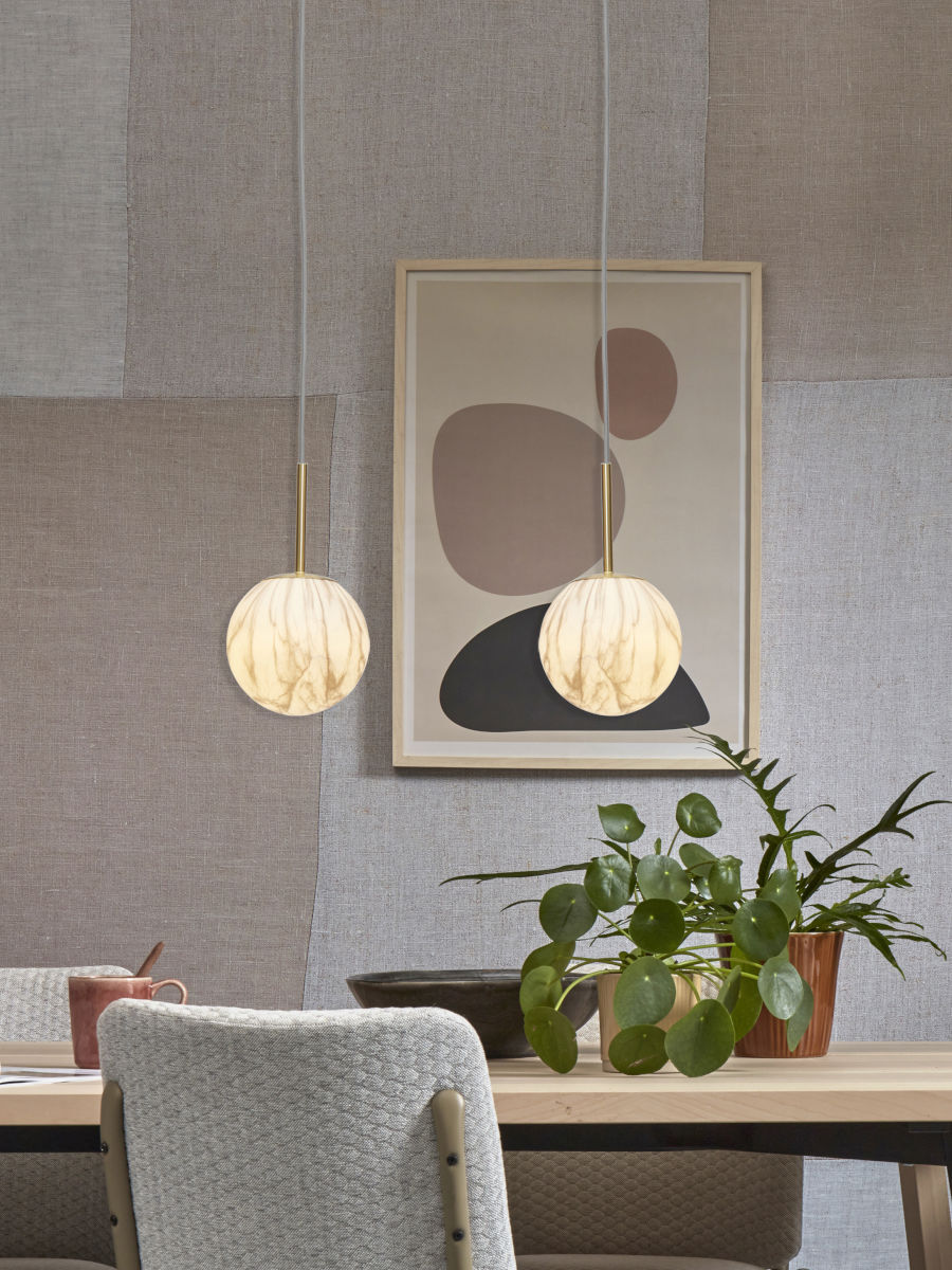 goudkleurige-hanglamp-dessinbol-klein-its-about-romi-carrara-variant-image4